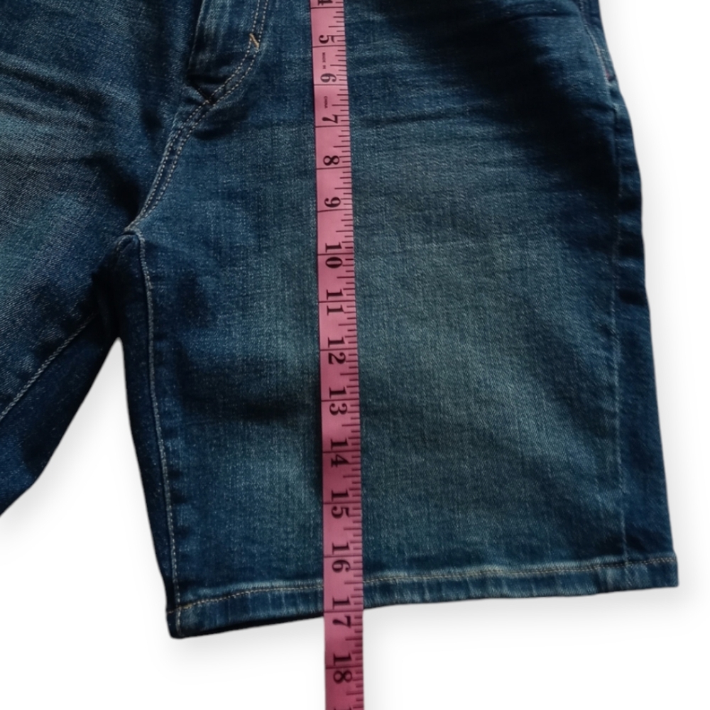 TOMMY HILFIGER MEN'S BLUE DENIM MEDIUM WASH DISTRESSED JEANS SHORTS. SIZE 32 - Picture 3 of 15